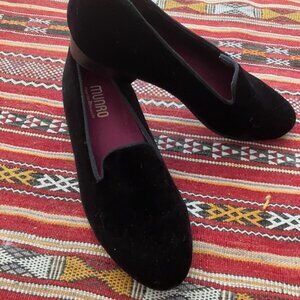 Munro Cerise Black Velvet smoking slipper loafer. Size 8 women.